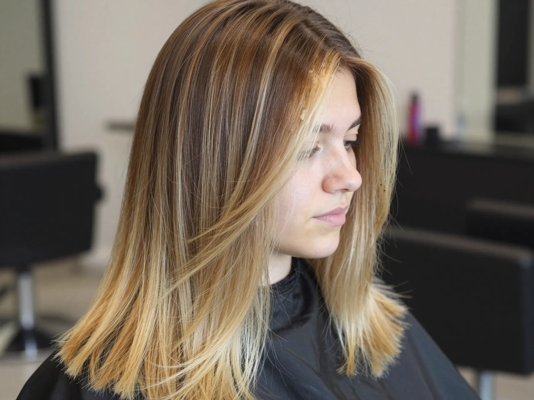 Honey blonde money piece with balayage brunette base