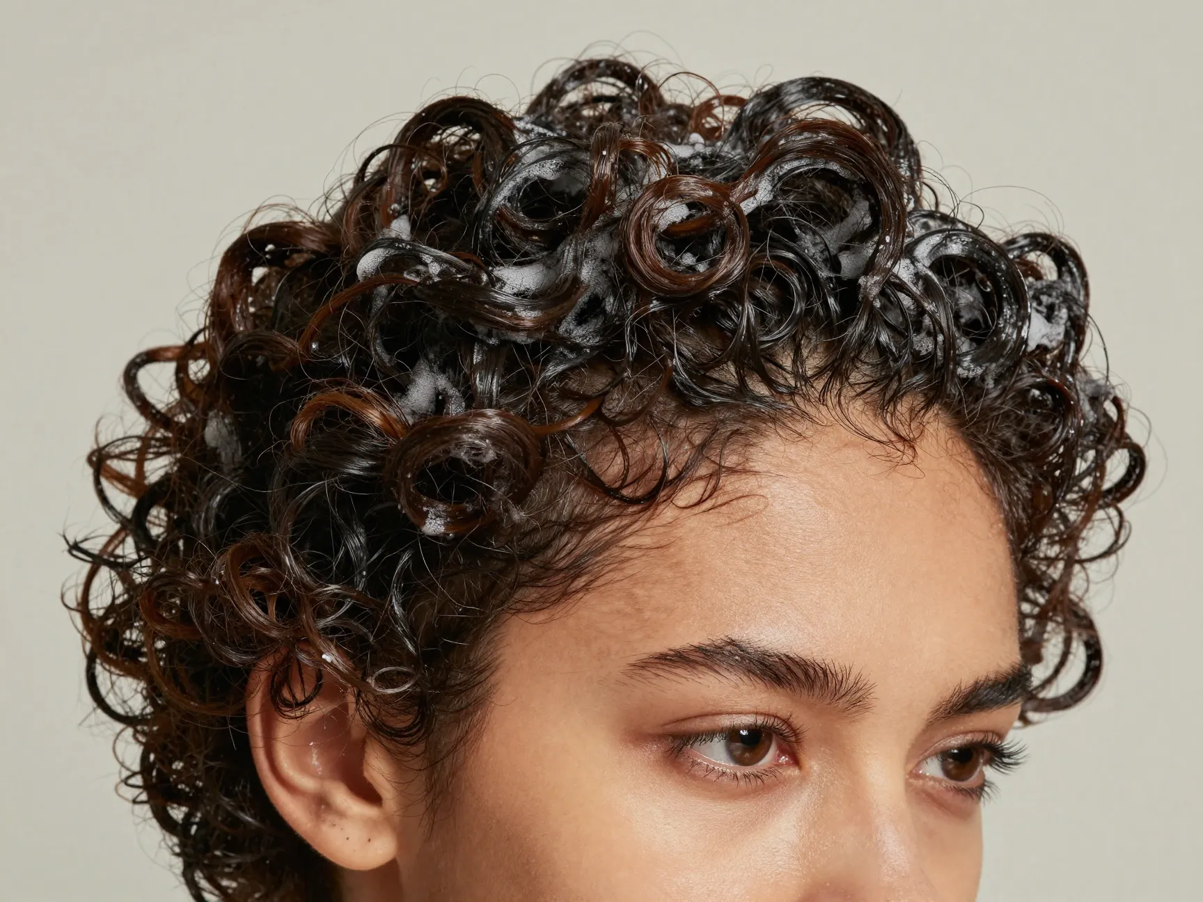 Wash and go curly hairstyle with no tension at scalp