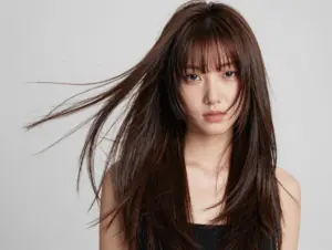 Read more about the article 8 Must-See Butterfly Haircuts for Long Hair to Add Movement & Volume
