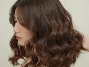 Read more about the article 8 Voluminous Prom Hairstyles for Long Hair with a Blowout Effect