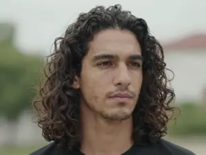 Read more about the article 9 Handsome Long Curly Hairstyles for Men to Try This Year