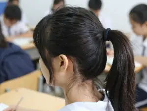 Read more about the article 8 Cute Ponytail Hairstyles for School That Are Teacher-Approved