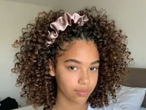 Read more about the article 8 Easy Curly Hairstyles for School That Are Actually Quick